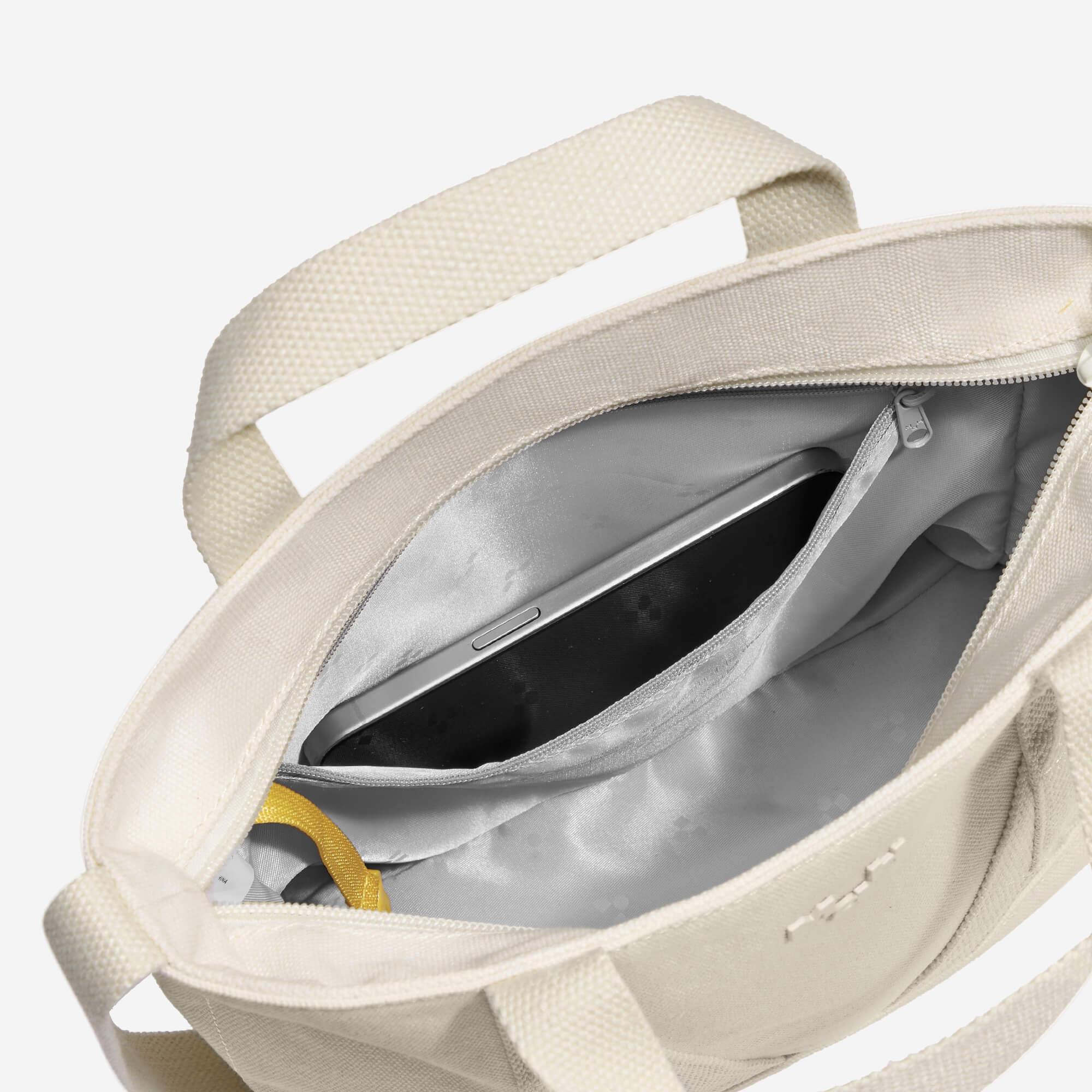 Cruz de Young Hull | Recycloth | Algodón reciclado