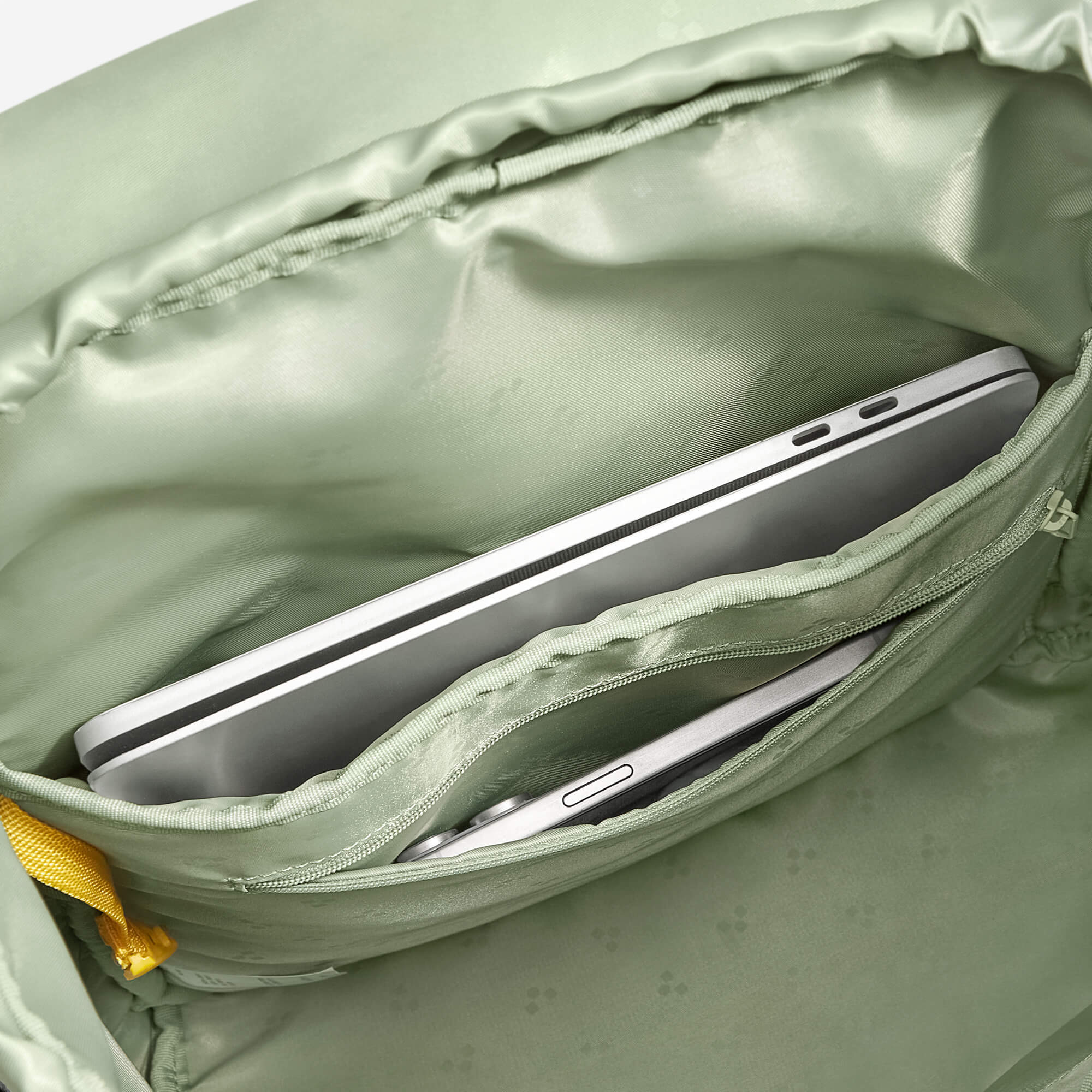 Young Tour Backpack | Corduroy | 18L