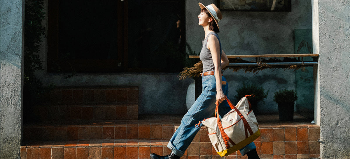 Spacious main compartment, a luggage pass-through strap, and a rugged base built for long trips.